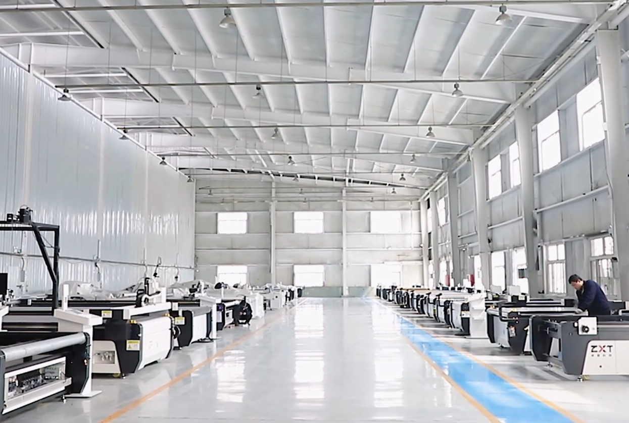 振动刀切割机车间